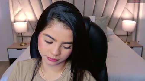 Layla Breezee online show from 19, 7, 2026
