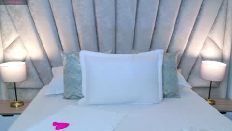 Layla Breezee online show from 21, 7, 2026