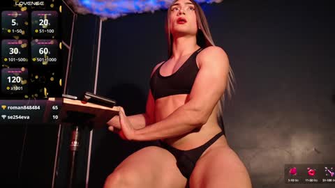 Layla   help me with your thumbs up its important  online show from 8, 2, 2025