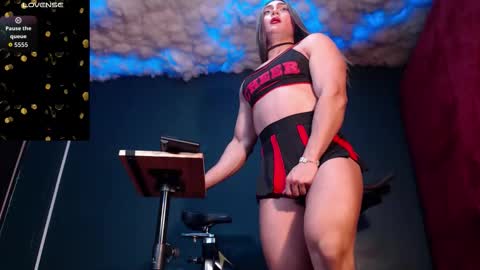 Layla   help me with your thumbs up its important  online show from 11, 10, 2025