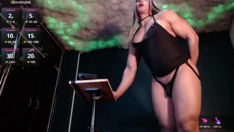 Layla   help me with your thumbs up its important  online show from 28, 2, 2026