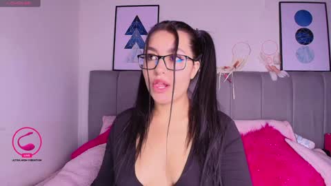 Layla online show from 18, 1, 2025