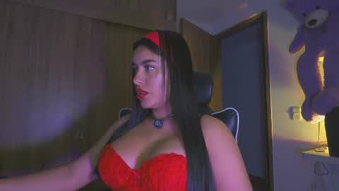 Layla online show from 12, 7, 2026