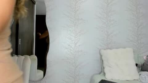 Snapshot of layla_vanegas chatting on 20, 10, 2025 Layla Vanegas online show from 20, 10, 2025