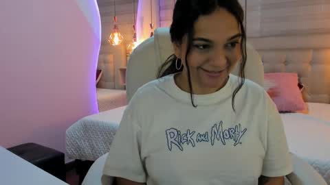 Layla online show from 12, 9, 2025