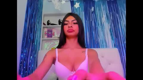 Layla online show from 6, 10, 2025