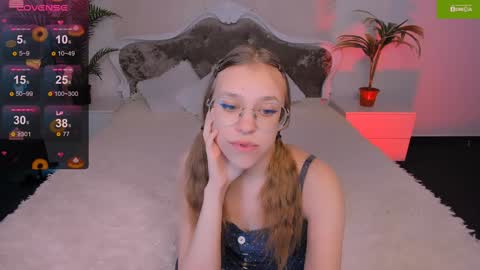 Snapshot of layriantavee chatting on 13, 1, 2025 layriantavee online show from 13, 1, 2025