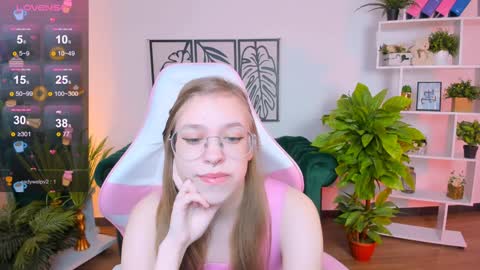 Snapshot of layriantavee chatting on 1, 2, 2025 layriantavee online show from 1, 2, 2025