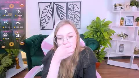 Snapshot of layriantavee chatting on 11, 2, 2025 layriantavee online show from 11, 2, 2025