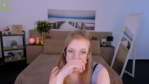 Snapshot of layriantavee chatting on 5, 3, 2025 layriantavee online show from 5, 3, 2025