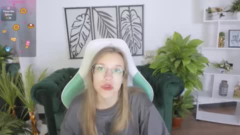 Snapshot of layriantavee chatting on 18, 9, 2025 layriantavee online show from 18, 9, 2025