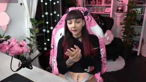 Snapshot of leahobscure chatting on 6, 2, 2025 Leah online show from 6, 2, 2025