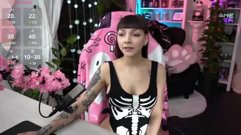 Snapshot of leahobscure chatting on 10, 2, 2025 Leah online show from 10, 2, 2025