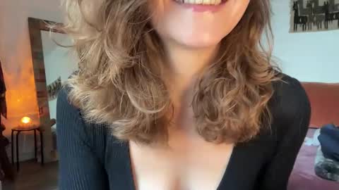 Leah Sparkles online show from 1, 12, 2025