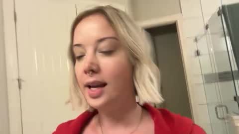 leanneluxecouple online show from 13, 5, 2026