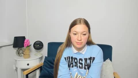 Snapshot of leaslim chatting on 7, 10, 2025 Lea online show from 7, 10, 2025