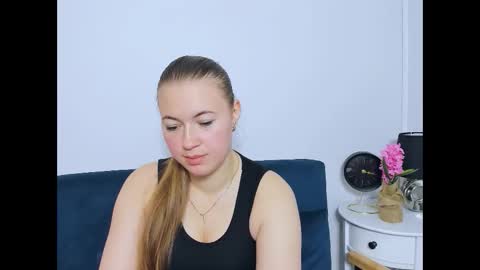 Snapshot of leaslim chatting on 21, 10, 2025 Lea online show from 21, 10, 2025