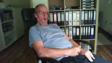 Dave online show from 12, 10, 2025