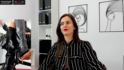 Elle  online show from 10, 3, 2025