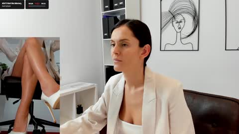 Elle  online show from 11, 3, 2025