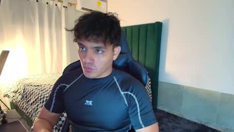 Snapshot of lei_77 chatting on 14, 12, 2025 Lei online show from 14, 12, 2025