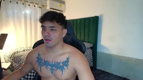 Snapshot of lei_77 chatting on 19, 12, 2025 Lei online show from 19, 12, 2025