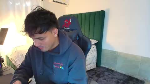 Snapshot of lei_77 chatting on 20, 12, 2025 Lei online show from 20, 12, 2025