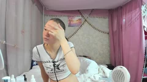 leila_bambi_ online show from 15, 4, 2026