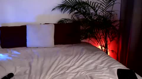 LEILA LUNA online show from 25, 6, 2026