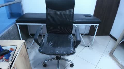 Snapshot of leilasmith_ chatting on 25, 11, 2025 Leila online show from 25, 11, 2025