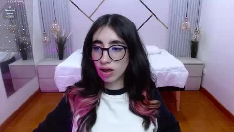 Snapshot of lena_roses chatting on 7, 10, 2025 Lena online show from 7, 10, 2025