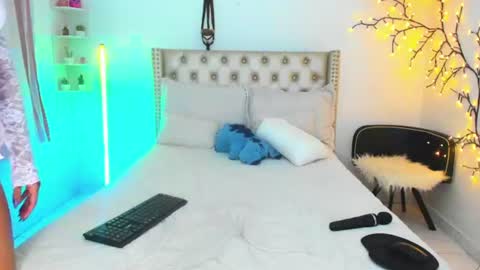 Lena  online show from 17, 7, 2026