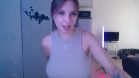 Snapshot of leonaalove chatting on 1, 4, 2026 Leonaalove online show from 1, 4, 2026