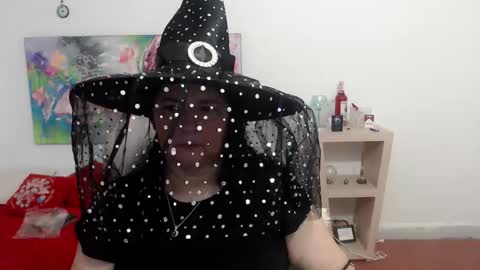 leonela   online show from 31, 10, 2025