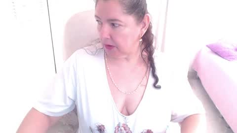 leonela   online show from 30, 4, 2026