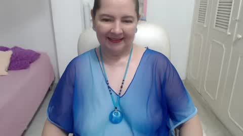 leonela   online show from 7, 7, 2026