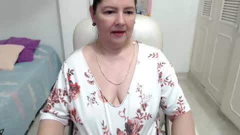 leonela   online show from 23, 7, 2026
