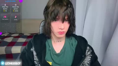 leonkissboy online show from 2, 7, 2026