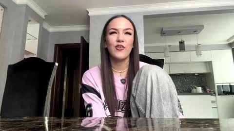 Snapshot of leslidagis chatting on 5, 3, 2026 Hello my name is Carry online show from 5, 3, 2026