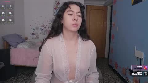 Snapshot of leslie9669 chatting on 19, 10, 2025 Lesly online show from 19, 10, 2025