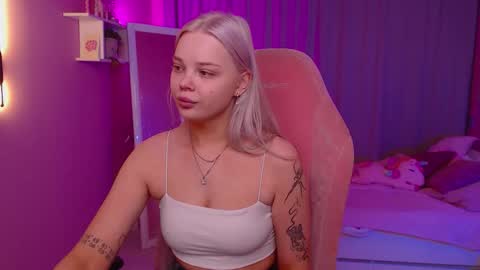 Snapshot of leslie_caronn chatting on 19, 3, 2026 Stacey online show from 19, 3, 2026