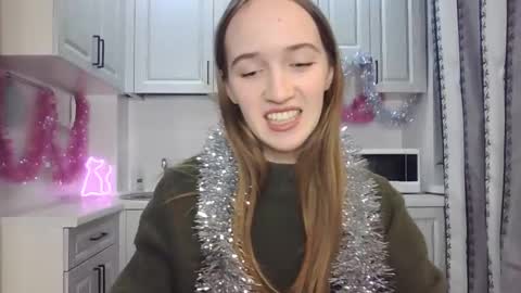 Snapshot of leslie_my_lovee chatting on 16, 12, 2024  LESLIE   online show from 16, 12, 2024