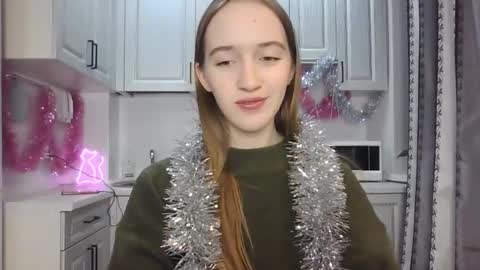 Snapshot of leslie_my_lovee chatting on 21, 12, 2024  LESLIE   online show from 21, 12, 2024