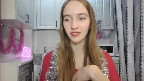 Snapshot of leslie_my_lovee chatting on 22, 12, 2024  LESLIE   online show from 22, 12, 2024