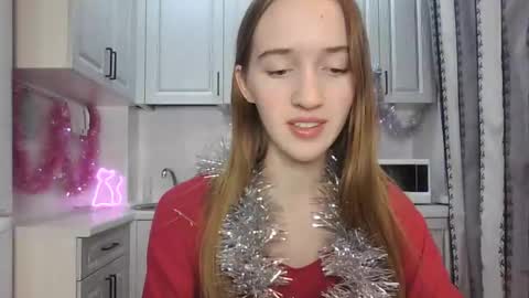 Snapshot of leslie_my_lovee chatting on 24, 12, 2024  LESLIE   online show from 24, 12, 2024