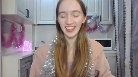 Snapshot of leslie_my_lovee chatting on 24, 12, 2024  LESLIE   online show from 24, 12, 2024