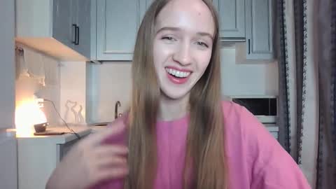 Snapshot of leslie_my_lovee chatting on 14, 9, 2025  LESLIE   online show from 14, 9, 2025