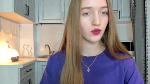 Snapshot of leslie_my_lovee chatting on 8, 10, 2025  LESLIE   online show from 8, 10, 2025