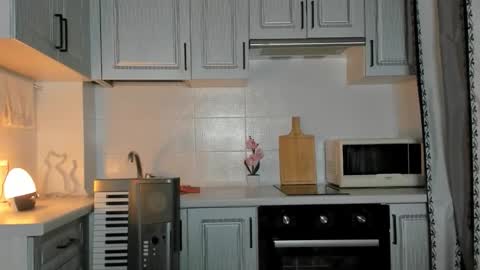 Snapshot of leslie_my_lovee chatting on 14, 10, 2025  LESLIE   online show from 14, 10, 2025