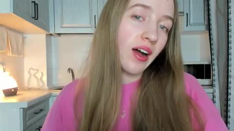 Snapshot of leslie_my_lovee chatting on 15, 10, 2025  LESLIE   online show from 15, 10, 2025